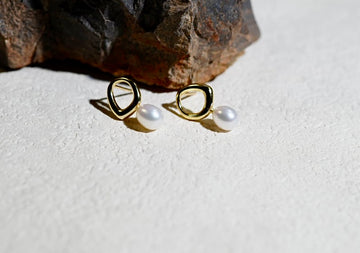 Molten Pearl Studs Earrings