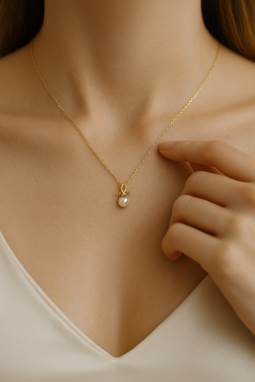 Bow Bloom Baroque Pearl Necklace